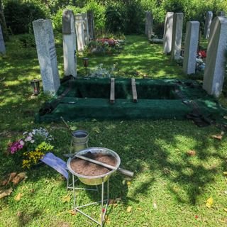 Einfache Grabdekoration